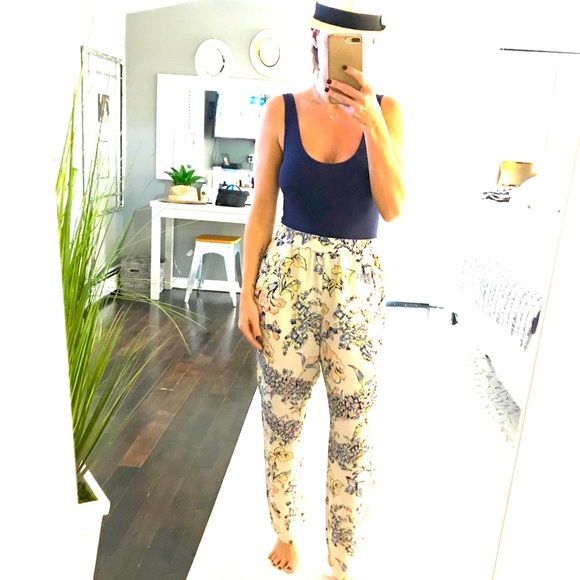 BCBGMaxAzria Pants - BCBGMaxAzria floral pants size small